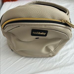 Tushbaby and Snug Cream Accessory Bag and snug attachment